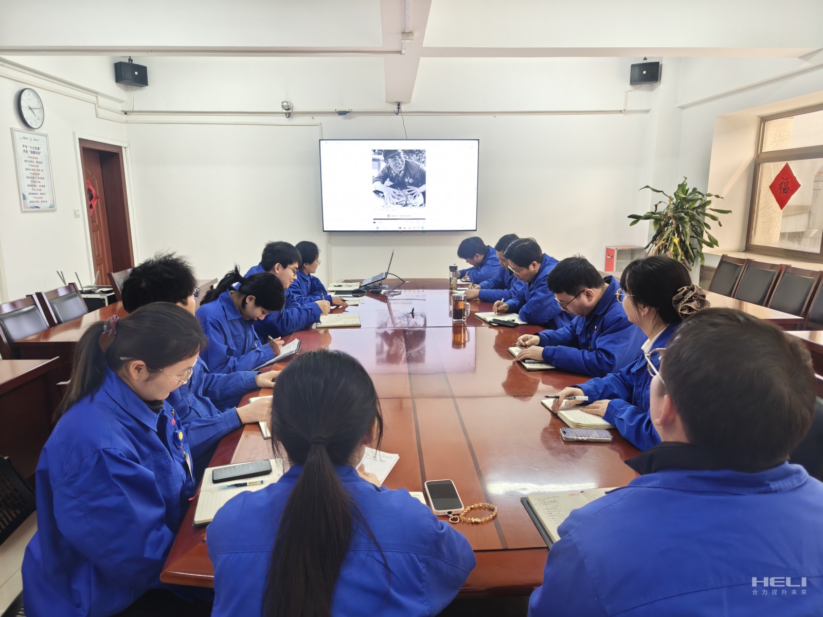 “学雷锋”主题团课.jpg