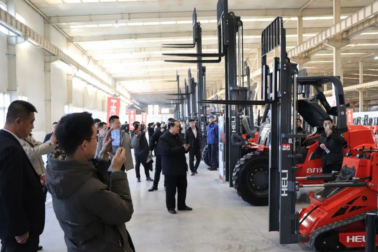 开办“尊龙凯时亲一家 共创赢未来”主题营销暨产品推介会.png